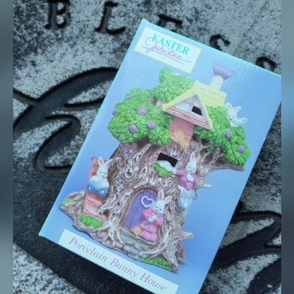 Whimsical Bunny Treehouse Figurine - Picture 11 of 14